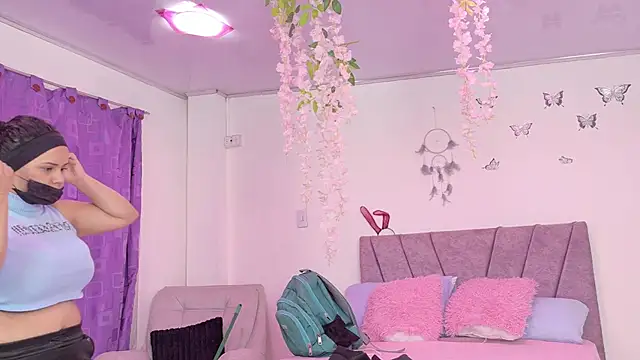 NahomyEvans' Live XXX Chat