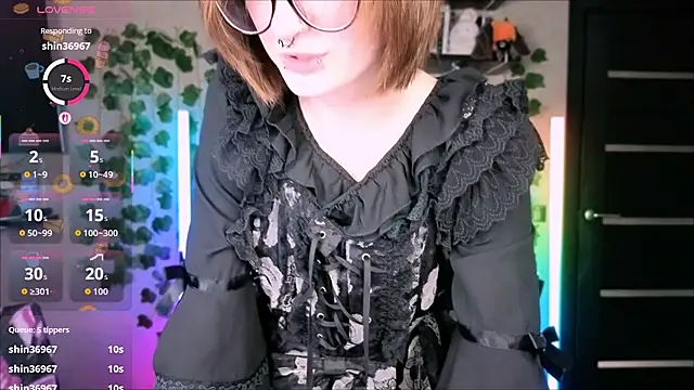 XXX chat uživo modela Lily_Arden