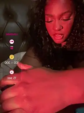 CurvyCocoxoxo's Live XXX Chat