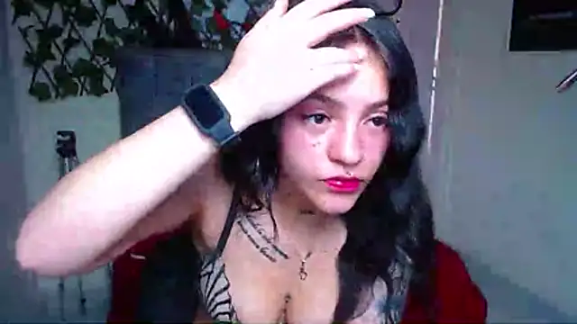Violettasquirt Adlı Modelin Canlı XXX Sohbeti