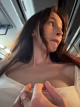 -missbehaving-'s Live XXX Chat