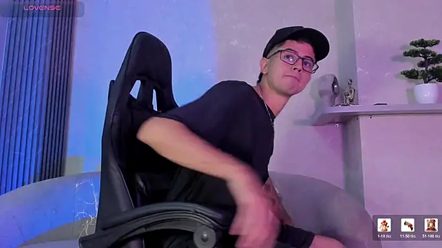 Ostin_Colt élő XXX-chatje