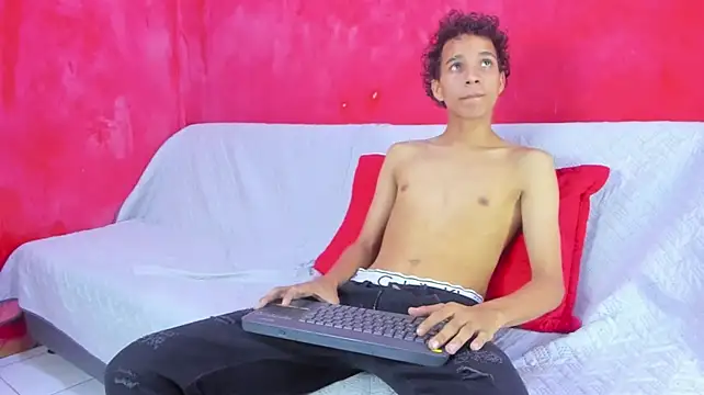 Show modela AXEL_DESIRE na web-kameri