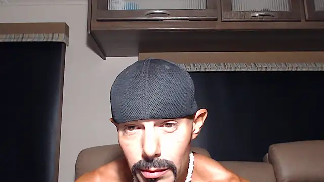 ThickD2C: διαδικτυακό σόου στην κάμερα