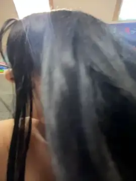 Tisha_Busty élő XXX-chatje