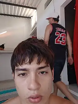 แชท XXX สดของ threedirtyhard