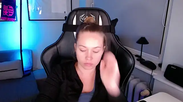Chat +18 de holly_xglam ao vivo