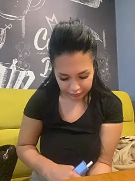 KayaGlow's Live XXX Chat
