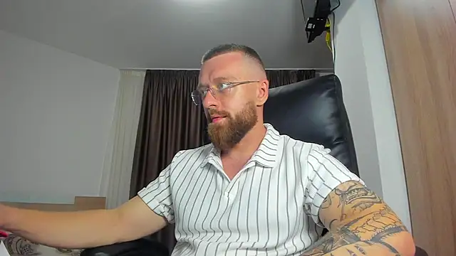 XXX chat uživo modela Findom_guy