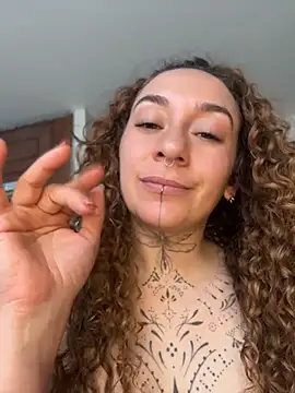 Chat +18 de Laguertha__ ao vivo