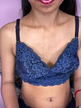 cute_simmy0 Adlı Modelin Canlı XXX Sohbeti