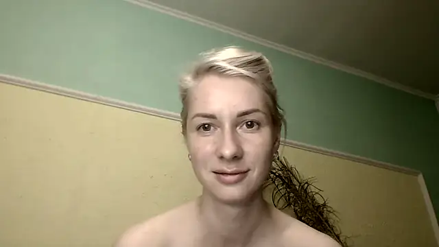 XXX chat uživo modela BlondieOnline_