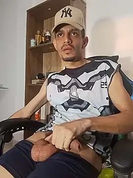 XXX chat uživo modela LatinBeast26cm