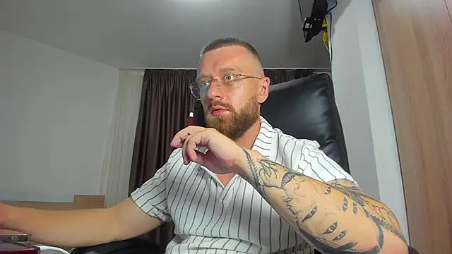 Findom_guyのライブXXXチャット