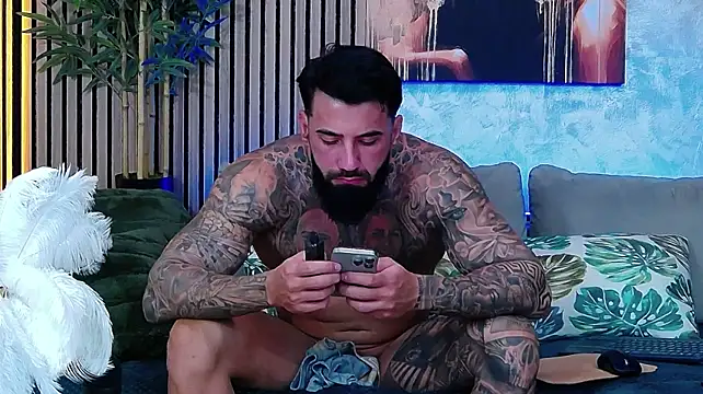 Chat +18 de masterkingofmusclee ao vivo