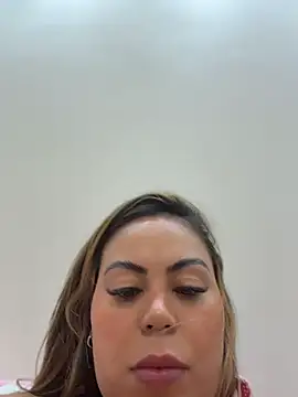 lariic Chat XXX live