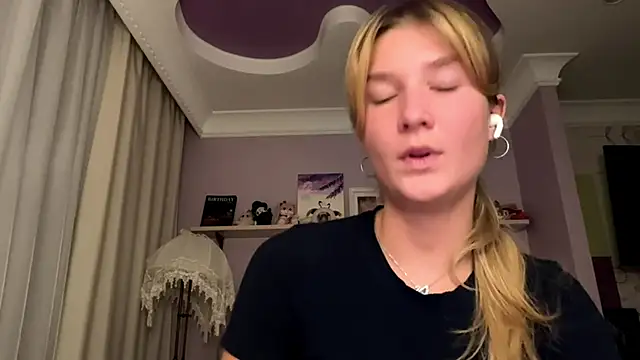 Chat +18 de MyraCadoff ao vivo