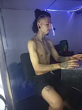 Chatroom XXX en direct de Tattoboy19cm