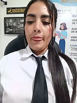 Chat XXX en directo de MAYE__13