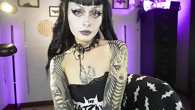 insania_9999_'s Live XXX Chat