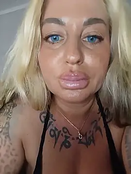 Živý XXX chat MiaMooly