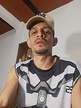 LatinBeast26cm Chat XXX in diretta