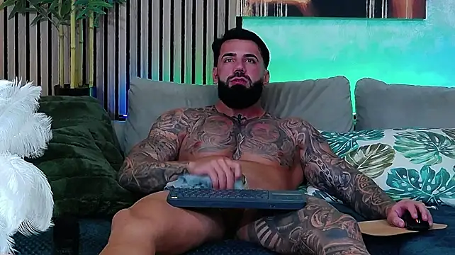 XXX chat uživo modela masterkingofmusclee