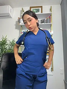 Chatroom XXX en direct de MiaCamille_