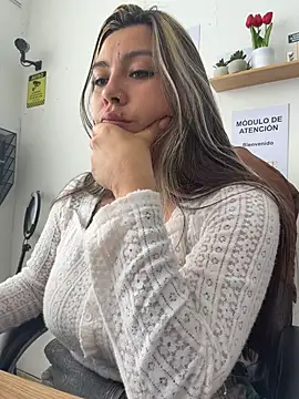 LIZ-06_ Live XXX-chat