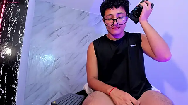 Adonibaskerville4 – Naživo XXX chat