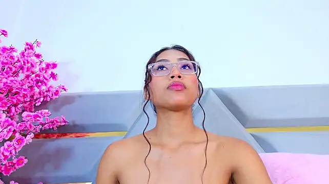 YesyHills' Live XXX Chat