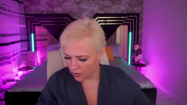 CrystalVibe's Live XXX Chat
