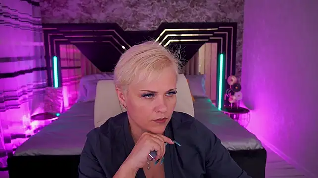 צ'אט XXX בשידור חי של CrystalVibe