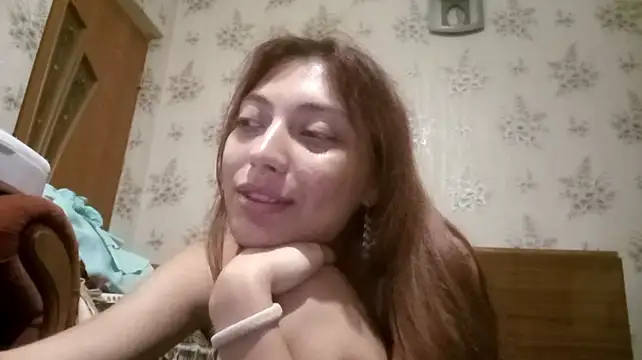 XXX chat uživo modela RoxieRoom