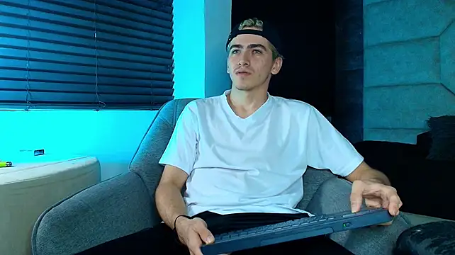 Tyler_Mcrey élő XXX-chatje