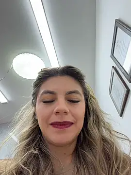 alicee16 Show in webcam