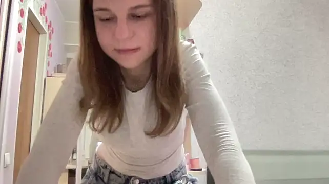 Chatroom XXX en direct de HwaTrippel