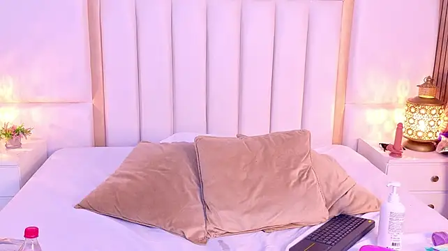 צ'אט XXX בשידור חי של LaylaaDoll