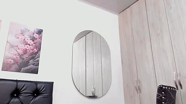 pinky_f00x's Live XXX Chat