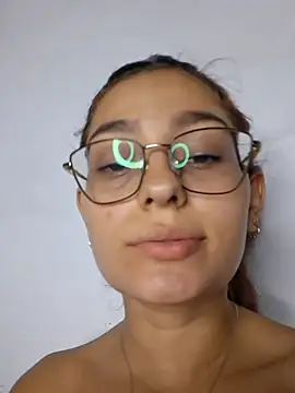 Ary-18 Live XXX-chat