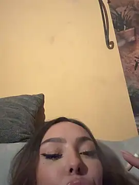 SpanishYoungGirl's Live XXX Chat