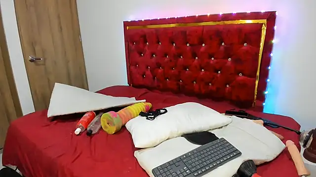 charlloteevans_X Adlı Modelin Canlı XXX Sohbeti