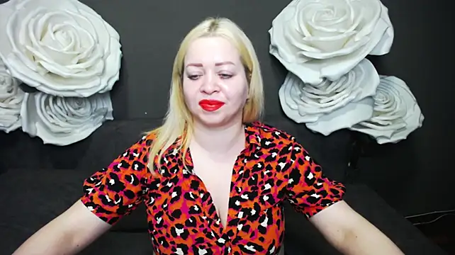צ'אט XXX בשידור חי של OliviaVerr