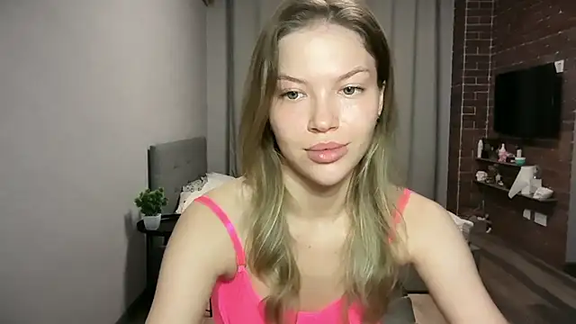 EmmyMills' Live XXX Chat