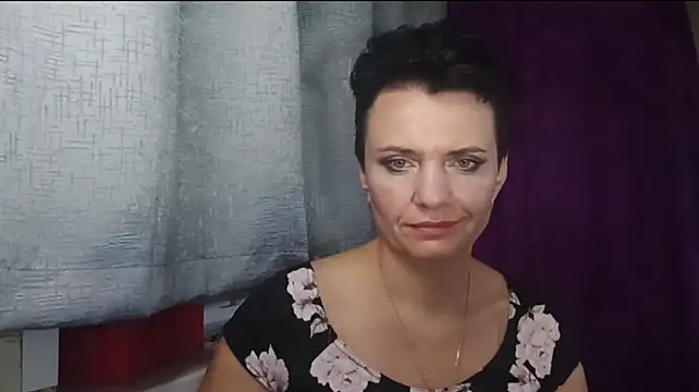 HotMamaQueen234 Chat XXX in diretta