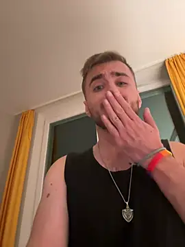 XXX chat uživo modela Mikev