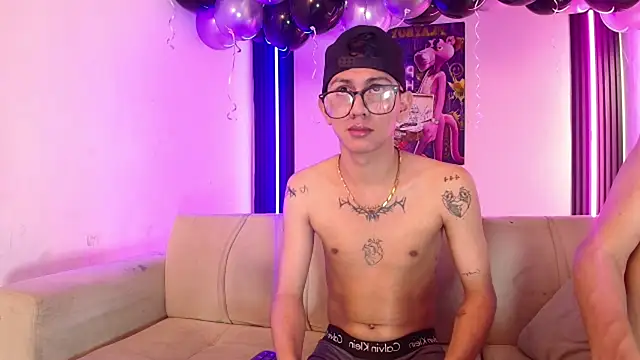 Marcus_and_Tony's Live XXX Chat