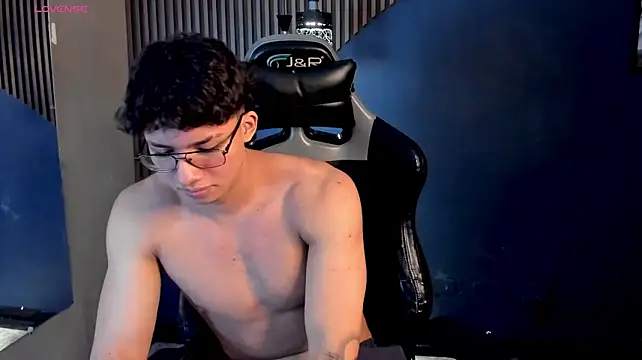 Axxel_Muscle élő XXX-chatje