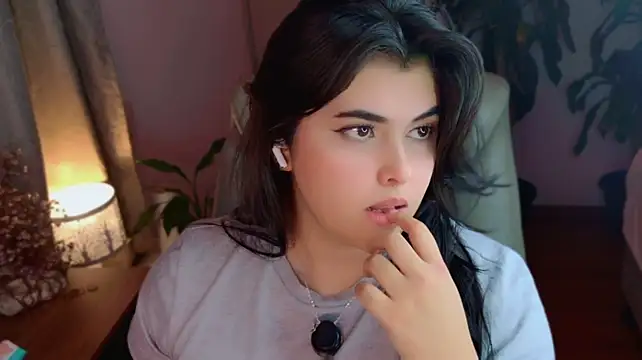 Nannicutee Adlı Modelin Canlı XXX Sohbeti