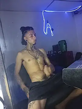 Tattoboy19cm's Live XXX Chat